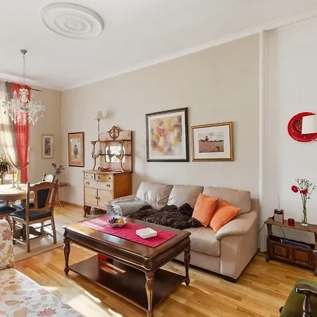Dronningensgate Apartment *